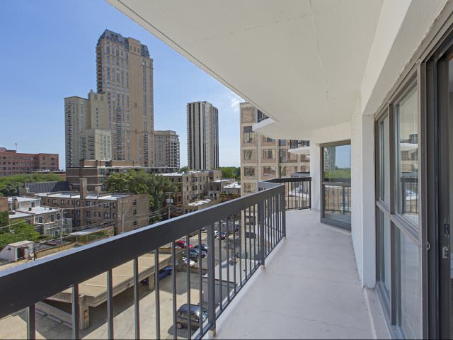 Lincoln Property Company Properties 2555 North Clark