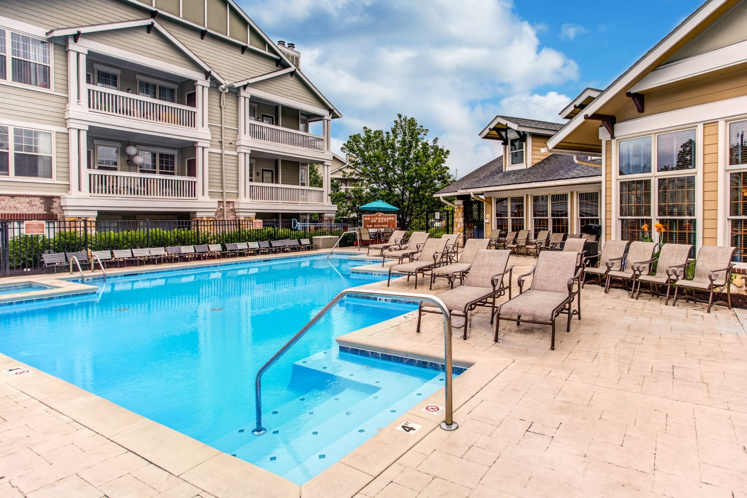 Lincoln Property Company Properties Drexel At Oakley Cincinnati Oh