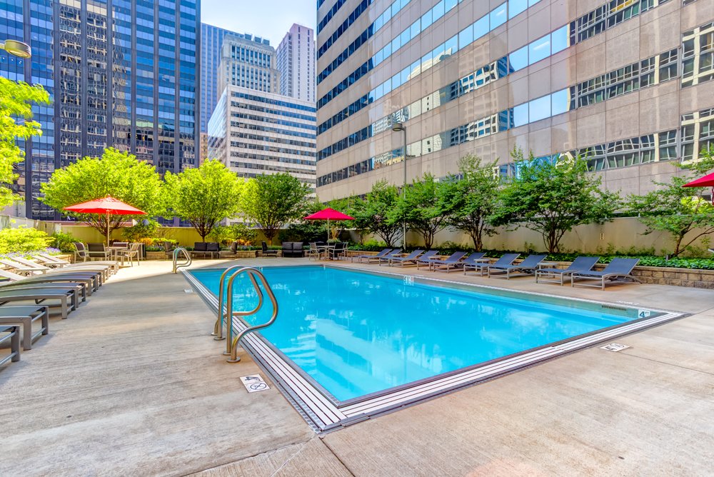 Lincoln Property Company Properties 215 West Apartments Chicago Il