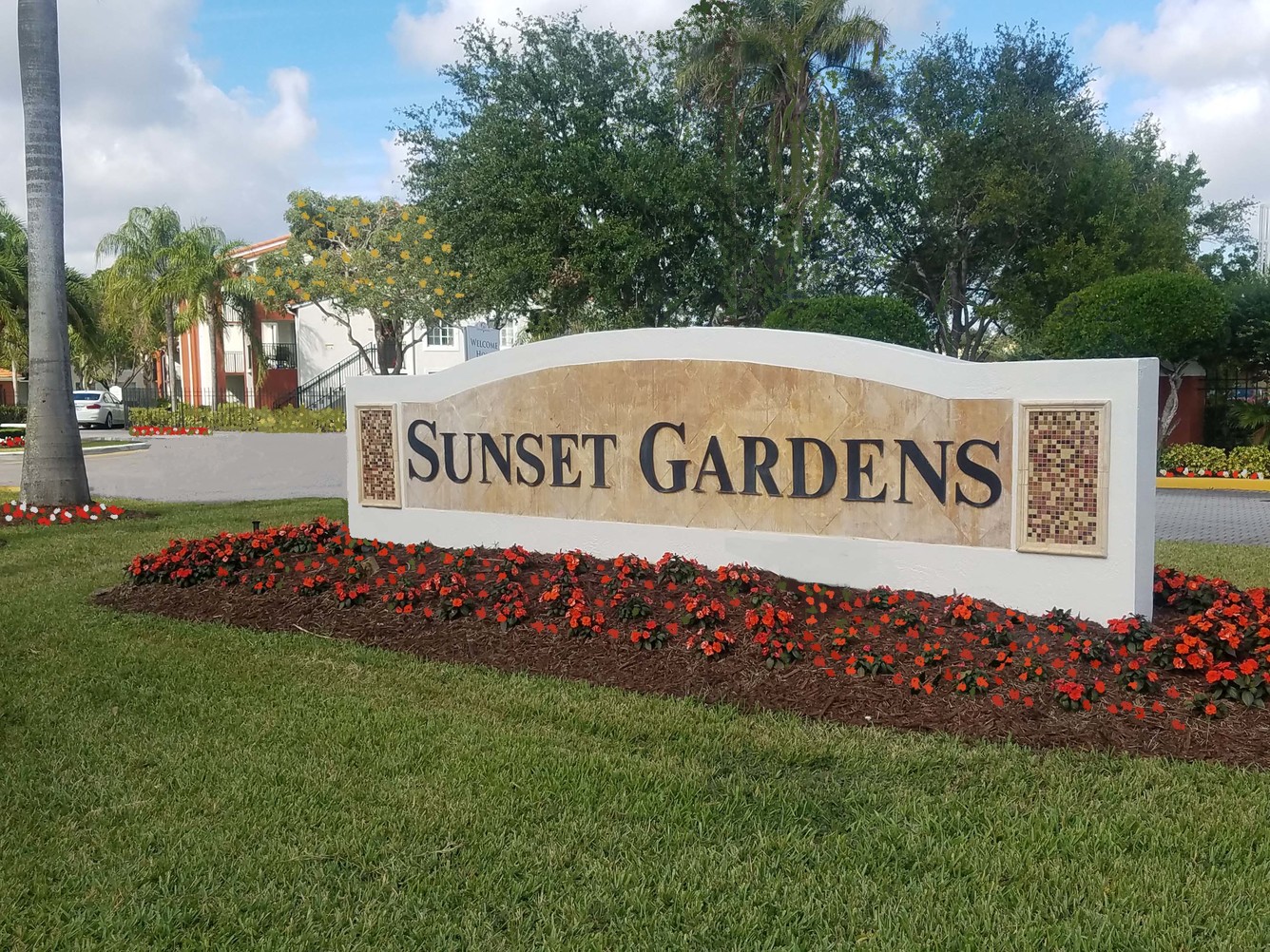 Lincoln Property Company Properties Sunset Gardens Apartments