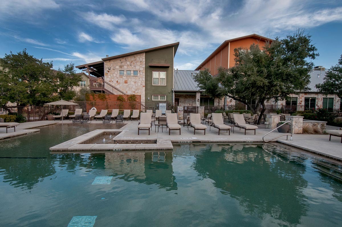 Lincoln Property Company - Properties - Lakeline East