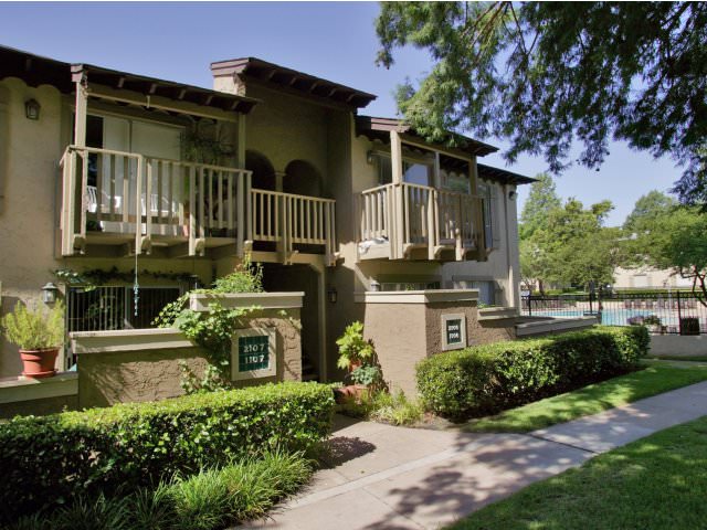 Lincoln Property Company Properties Gate In The Village Dallas Tx