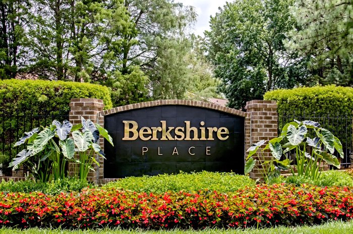 Lincoln Property Company Properties Berkshire Place Charlotte Nc