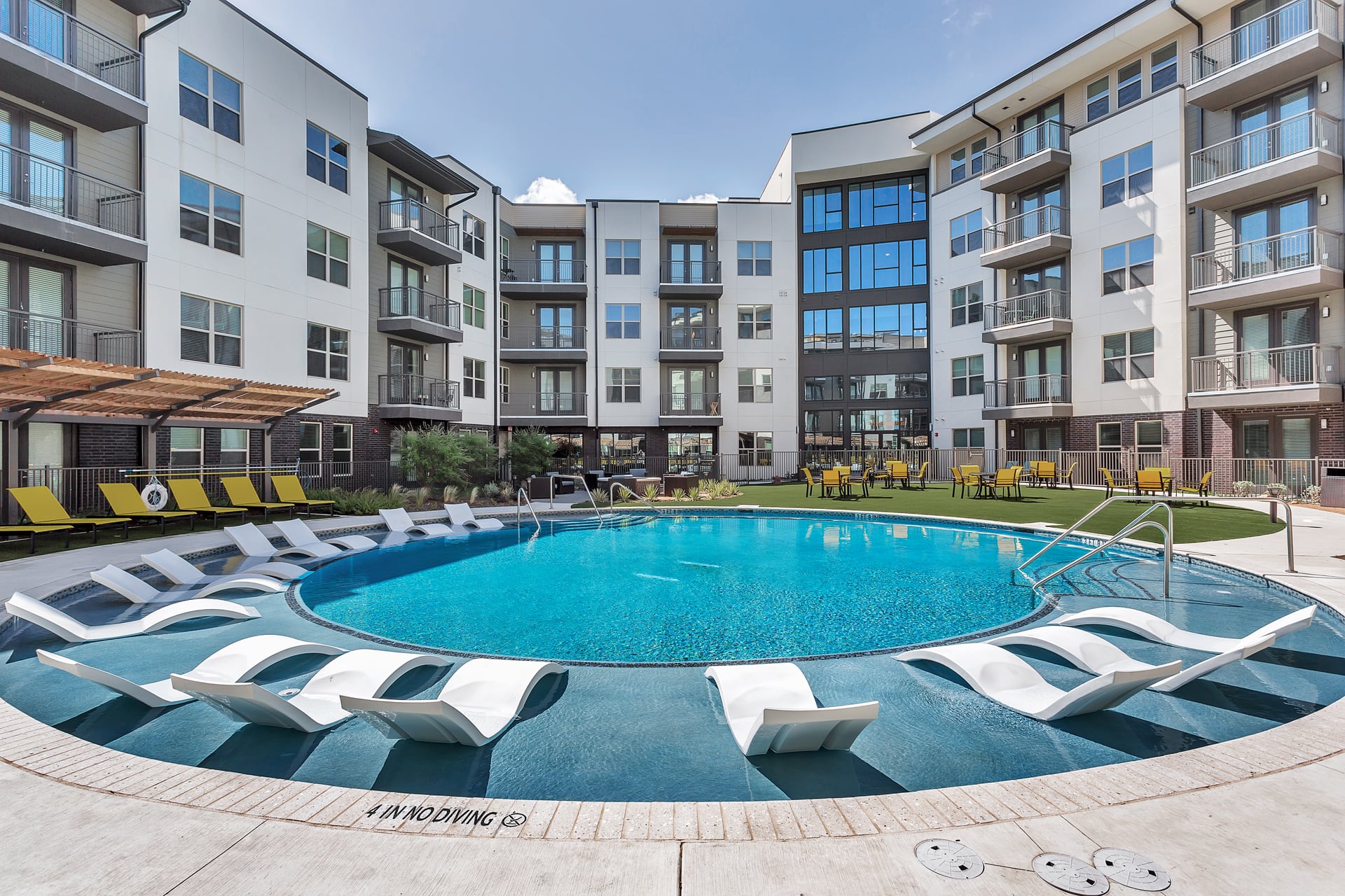 Lincoln Property Company Properties The Nash Apartments Dallas Tx Apartments In Preston Hollow