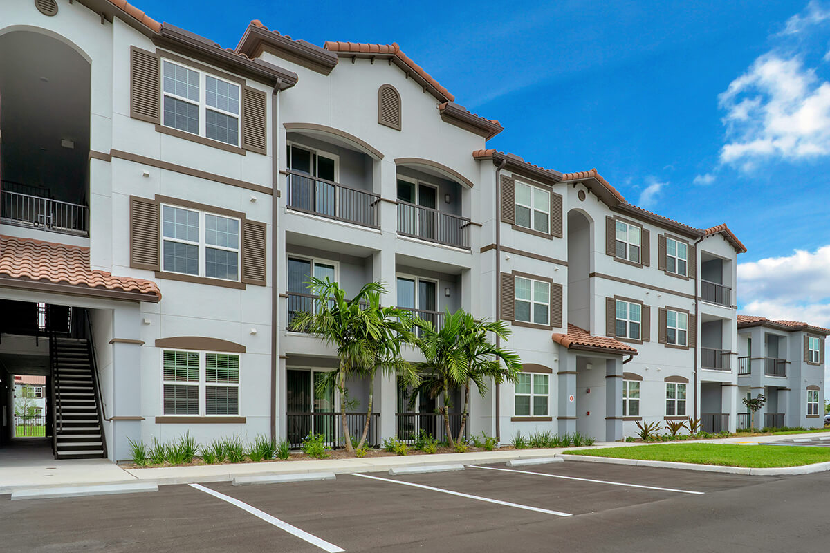 Lincoln Property Company Properties Venetian Apartments Ft Myers Fl