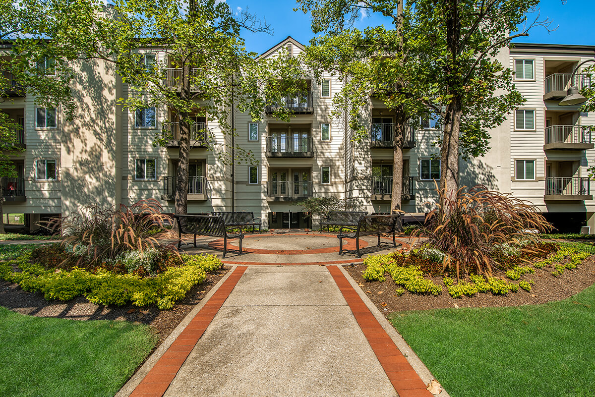 Lincoln Property Company - Properties - Village At Vanderbilt Nashville Tn