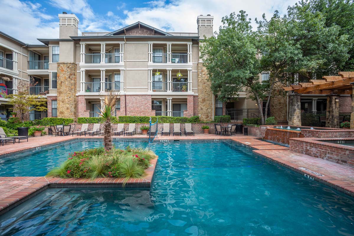Lincoln Property Company - Properties - Eastbridge Apartments Dallas Tx