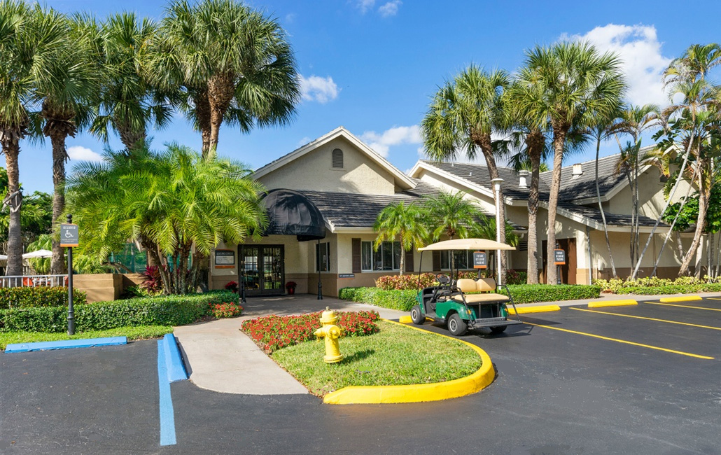 Lincoln Property Company Properties Lakepointe At Jacaranda