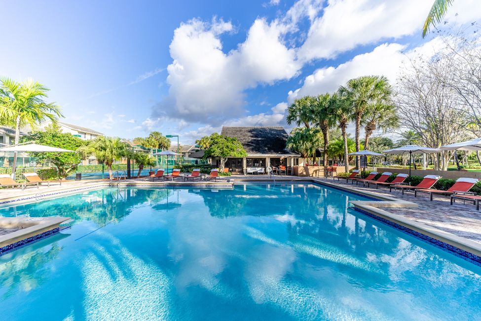 Lincoln Property Company - Properties - Lakepointe At Jacaranda