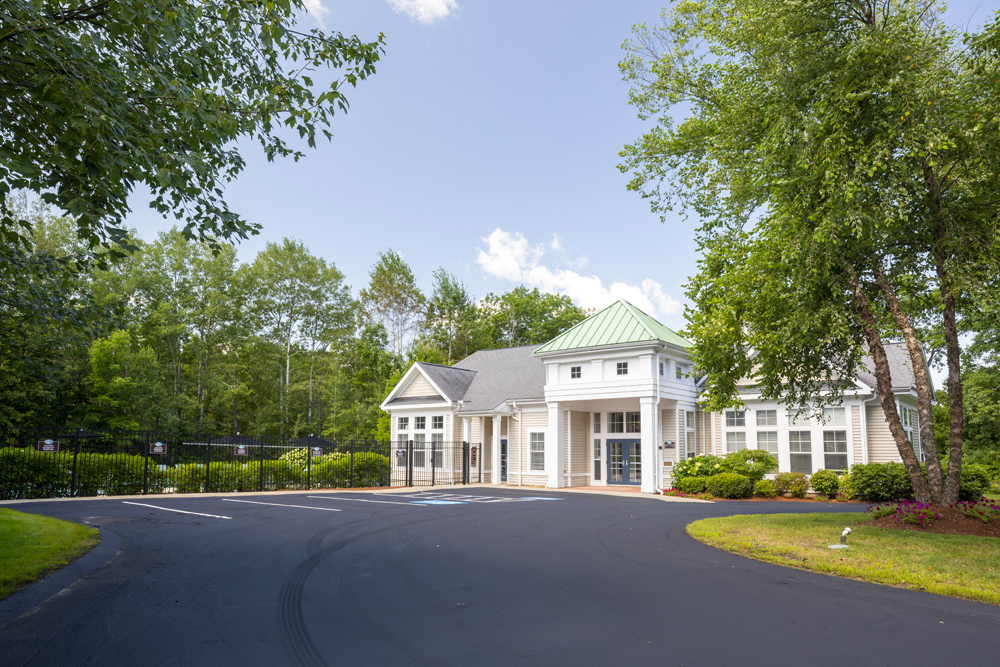 Lincoln Property Company - Properties - The Residence At Little River