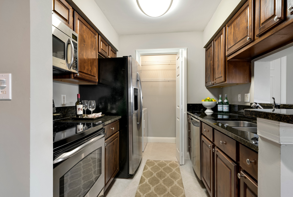 Lincoln Property Company Properties Mizner Court Boca Raton Fl