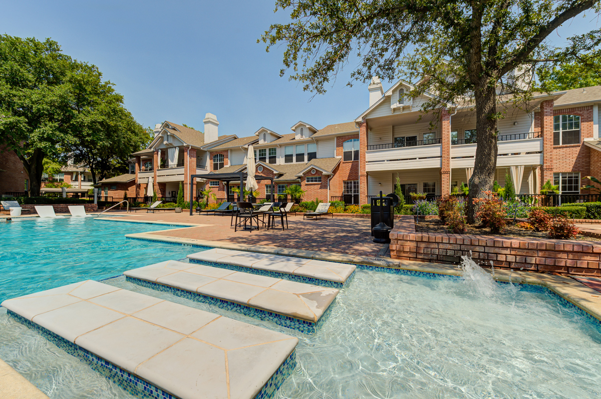 Lincoln Property Company Properties Courts At Bent Tree